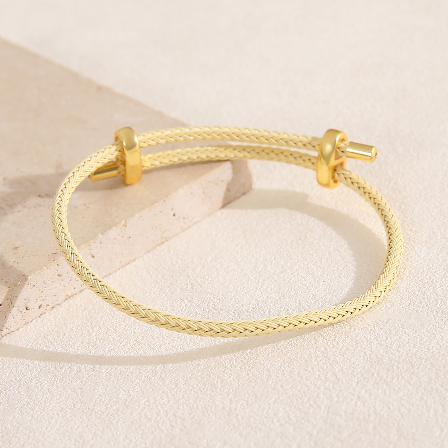 Adjustable bracelet