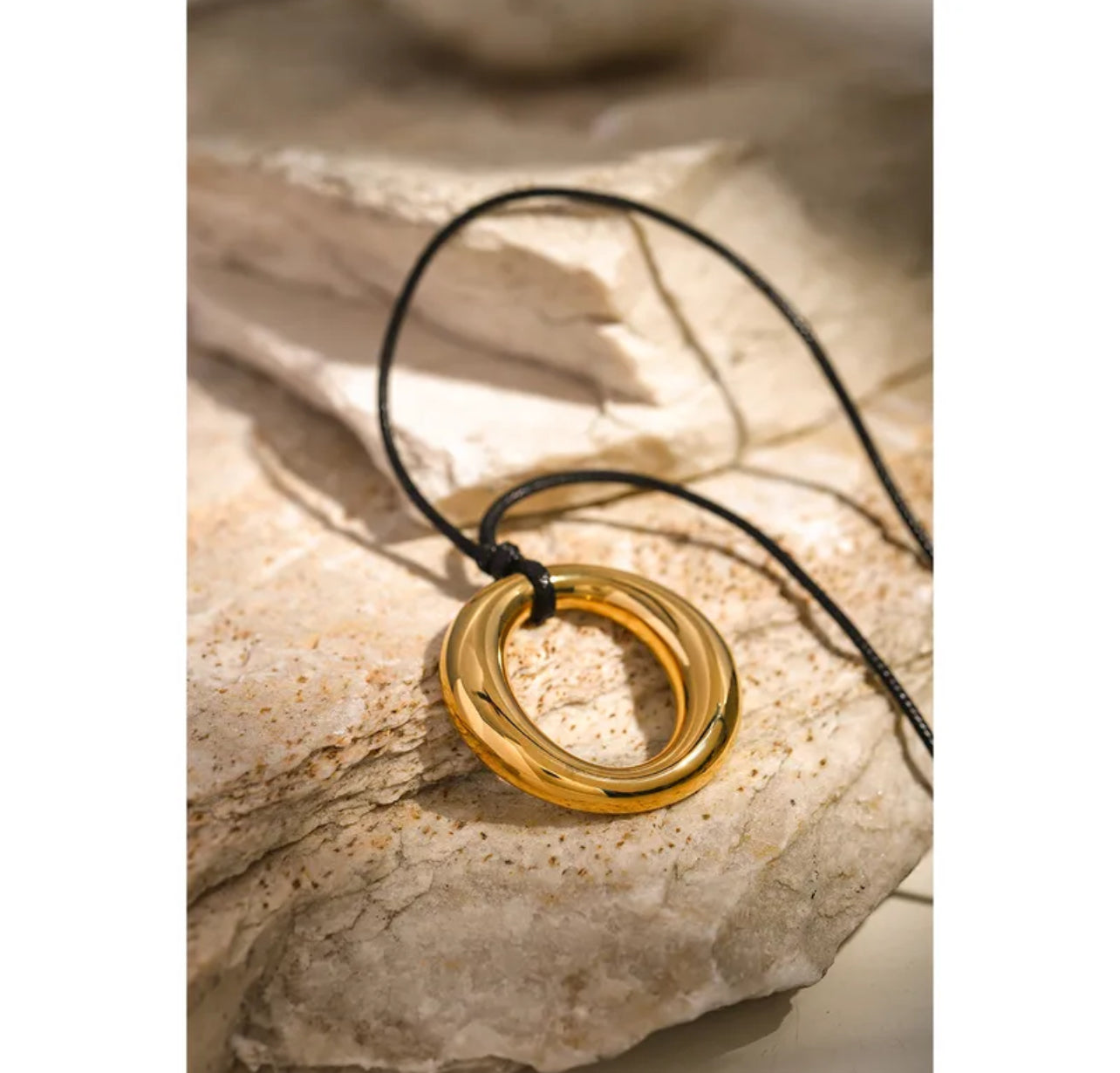 Osky necklace ajustable.