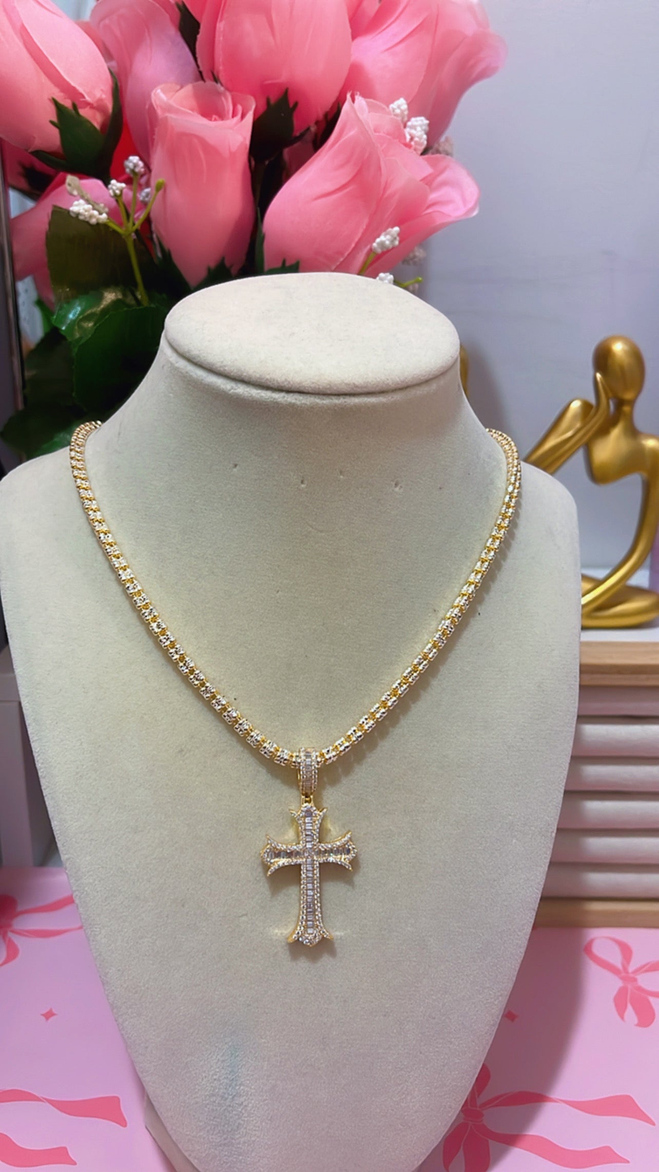 Avis necklace