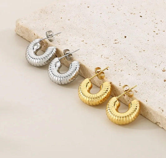 Line small earrings