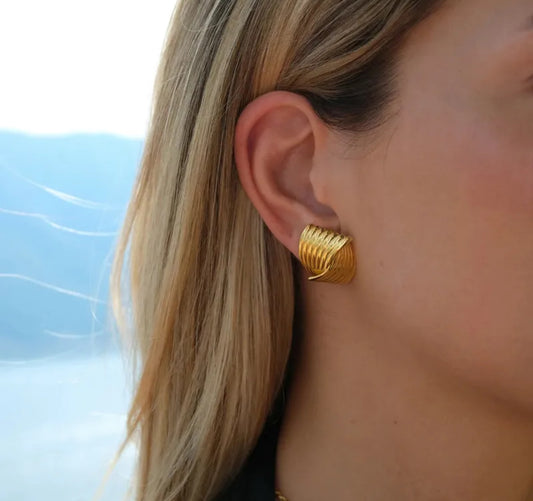 Mommy earrings gold.