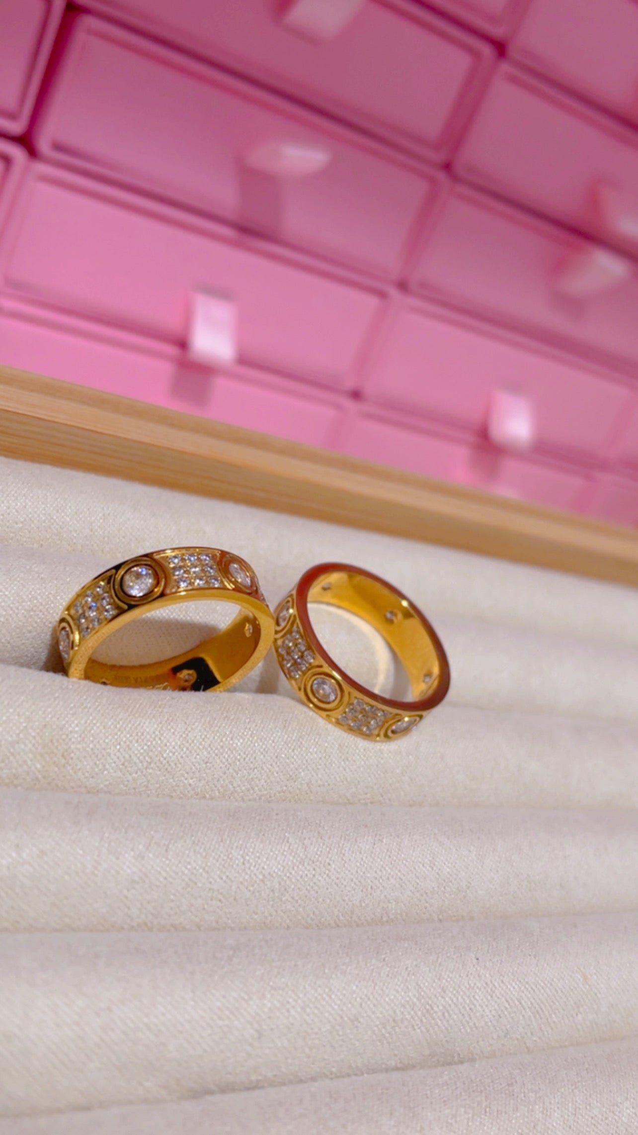 Ceci-ring gold.