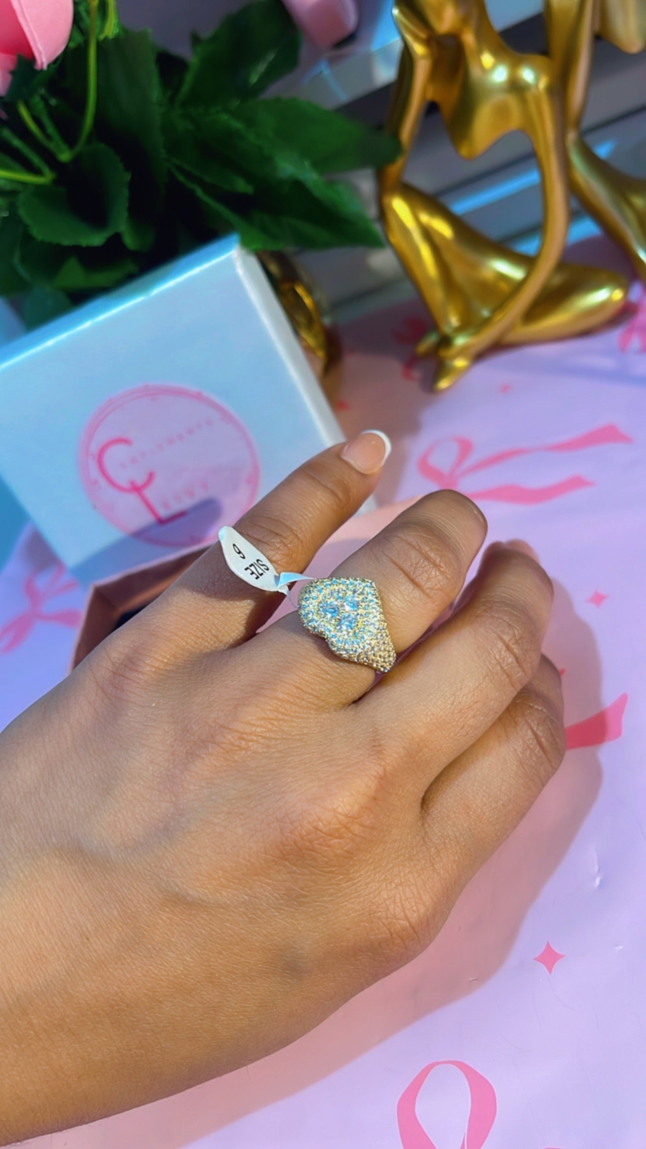 Luxxy ring