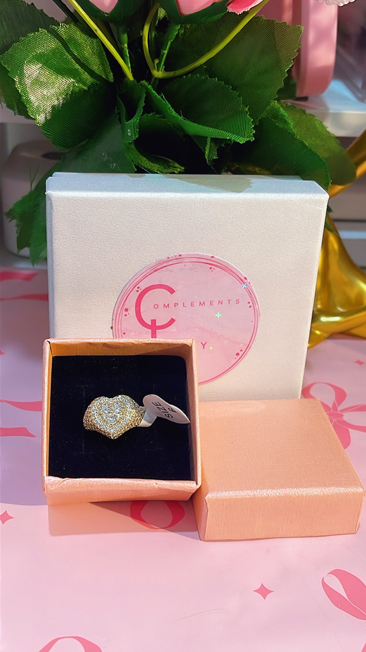 Luxxy ring